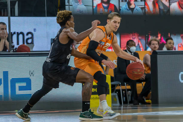 竞争极为激 竞争极为激