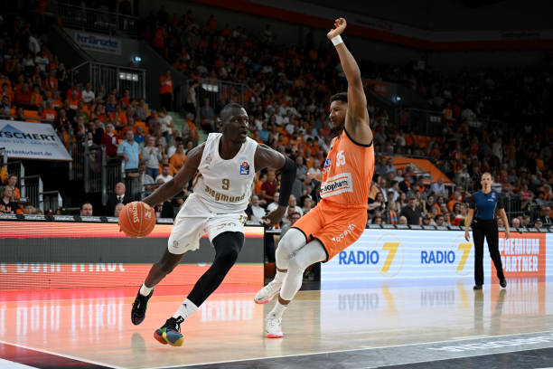 始终围绕 始终围绕